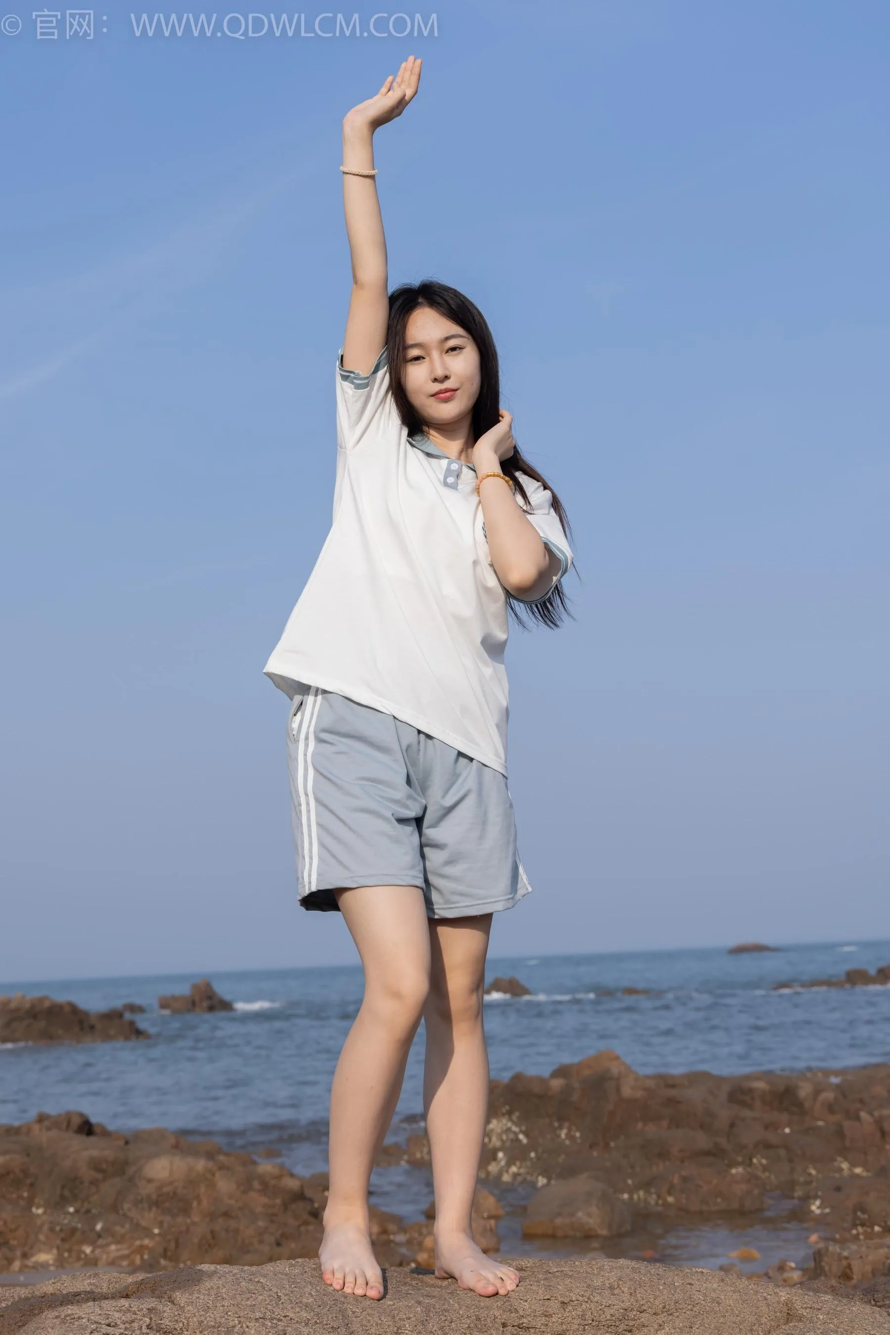 物恋传媒 NO.1567 美兔-海边的风 [151P]插图1